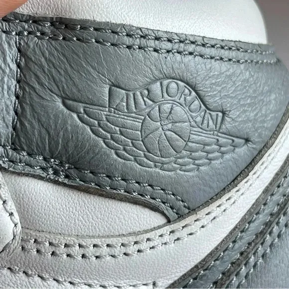 Nike Air Jordan 1 Retro High OG Stealth GS Size 4.0Y Shoes White Grey
