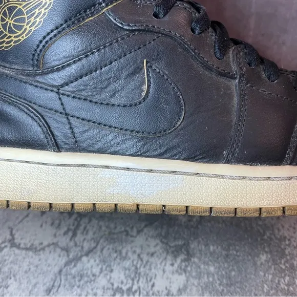 Nike Air Jordan 1 Retro Mid Black Basketball Shoes Mens sz 9