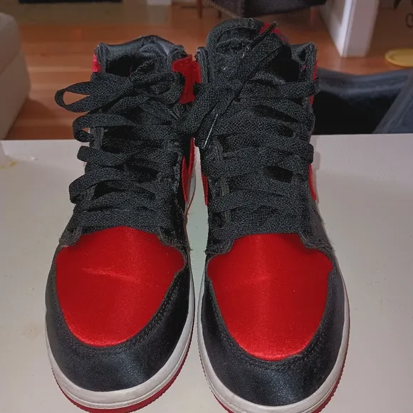 Nike Air Jordan 1 Retro Mid Sneakers Red Black Shoes sz 2Y