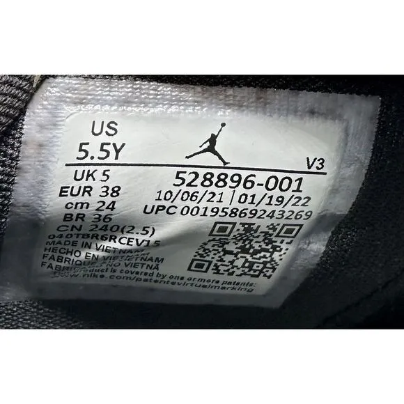 Nike Air Jordan 11 Retro 72-10 Black Basketball Shoes 528896-001 Youth Size 5.5Y