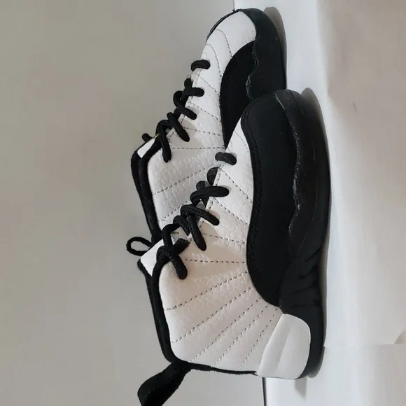 Nike Air Jordan 12 Retro Royalty Taxi Black White 850000-170 Toddler Size 4C EUC