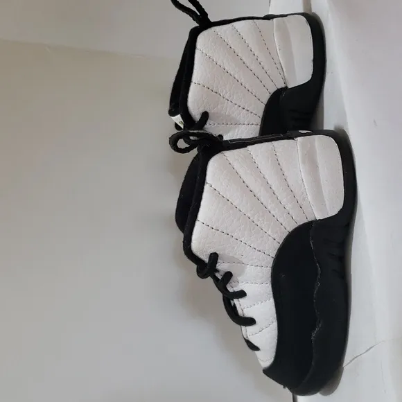 Nike Air Jordan 12 Retro Royalty Taxi Black White 850000-170 Toddler Size 4C EUC
