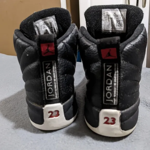 Nike Air Jordan 12 retro Sz‎ 1Y kids black and white