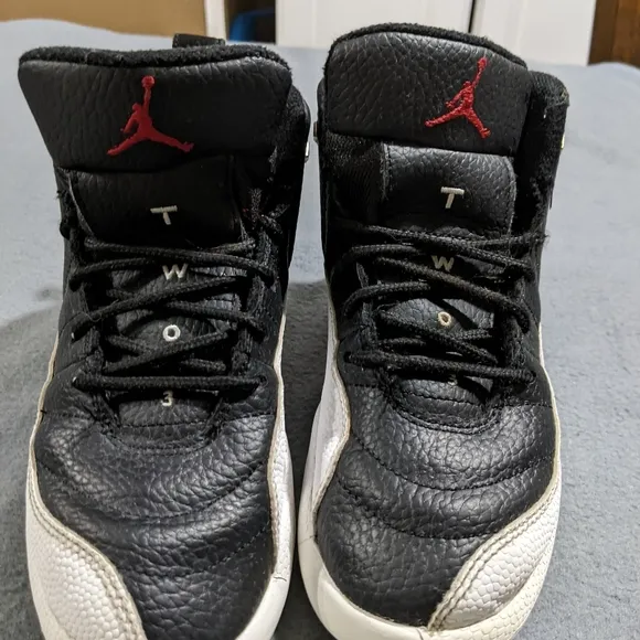 Nike Air Jordan 12 retro Sz‎ 1Y kids black and white
