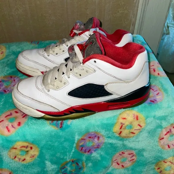 Nike Air jordan 5 Retro SZ 5.5Y