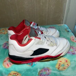 Nike Air jordan 5 Retro SZ 5.5Y