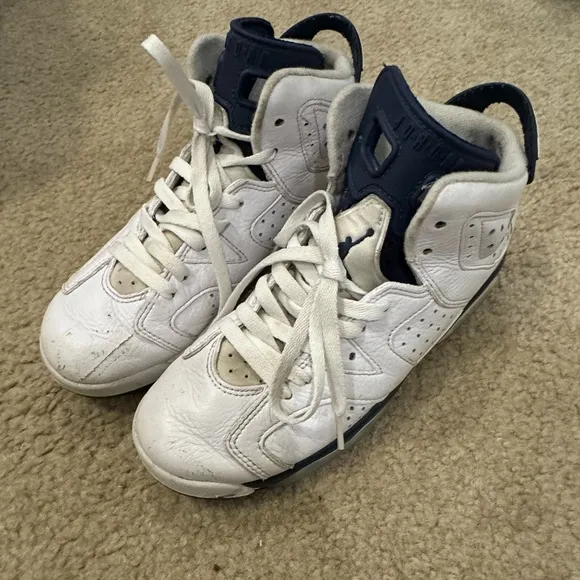 Nike Air Jordan 6 Retro Shoes in White/Midnight Navy