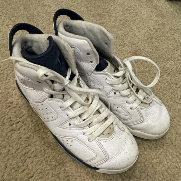 Nike Air Jordan 6 Retro Shoes in White/Midnight Navy