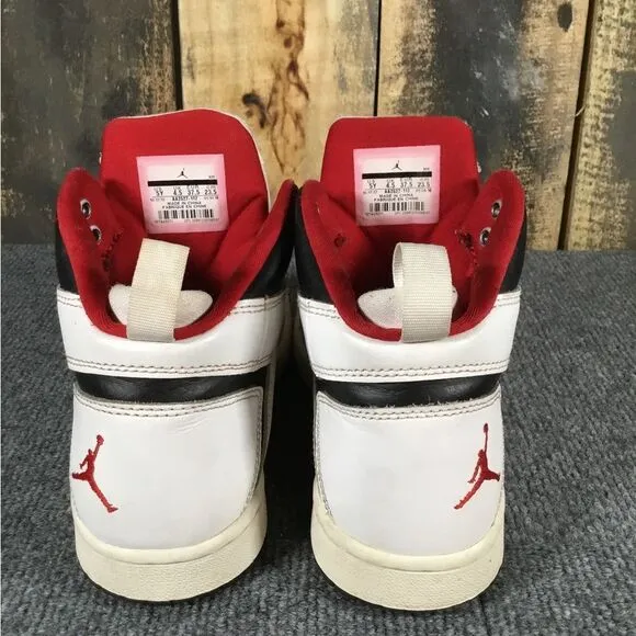 Nike Air Jordan Flight Legend boys basketball shoes size 5Y