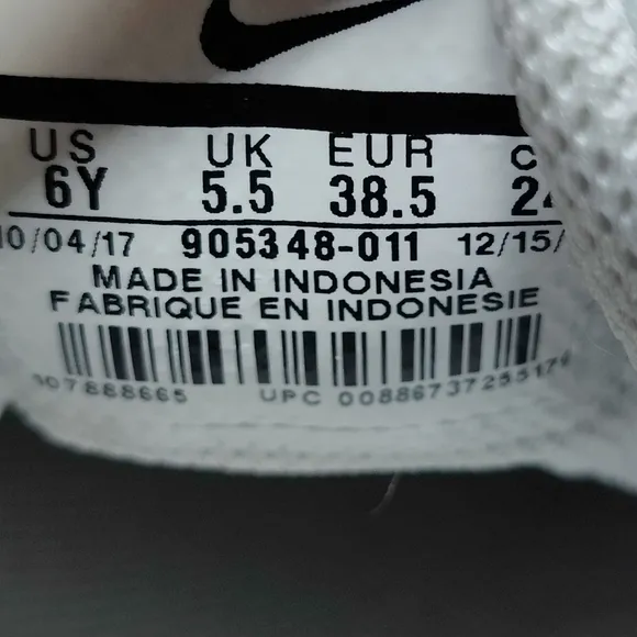 Nike Air Max 95 White Gray Athletic Retro Sneakers Size 6Y (Big Girl)