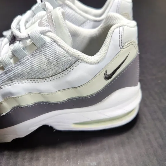 Nike Air Max 95 White Gray Athletic Retro Sneakers Size 6Y (Big Girl)