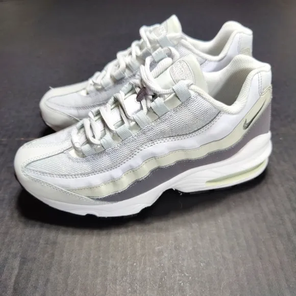 Nike Air Max 95 White Gray Athletic Retro Sneakers Size 6Y (Big Girl)