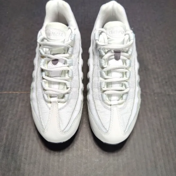 Nike Air Max 95 White Gray Athletic Retro Sneakers Size 6Y (Big Girl)