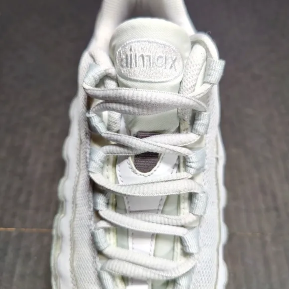 Nike Air Max 95 White Gray Athletic Retro Sneakers Size 6Y (Big Girl)