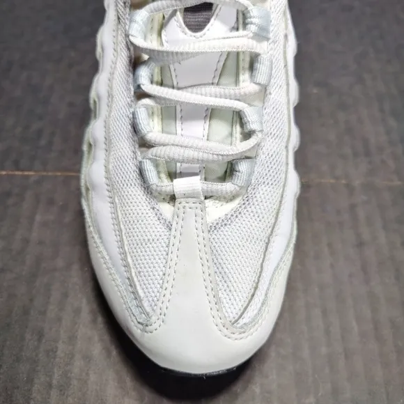 Nike Air Max 95 White Gray Athletic Retro Sneakers Size 6Y (Big Girl)