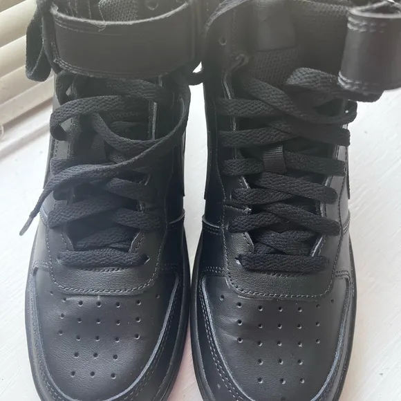 Nike black high tops, sz 5 youth, never worn.