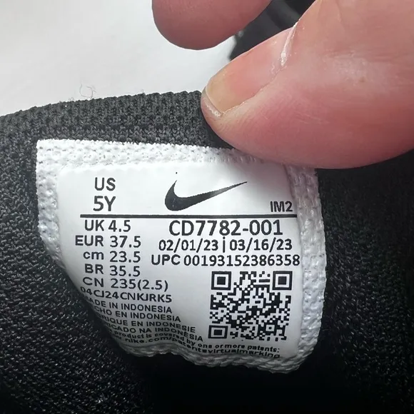 Nike black high tops, sz 5 youth, never worn.