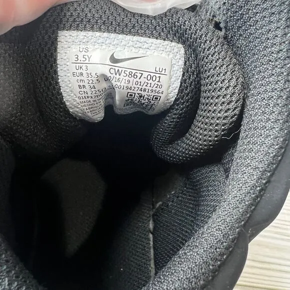Nike boys black mid top sneakers