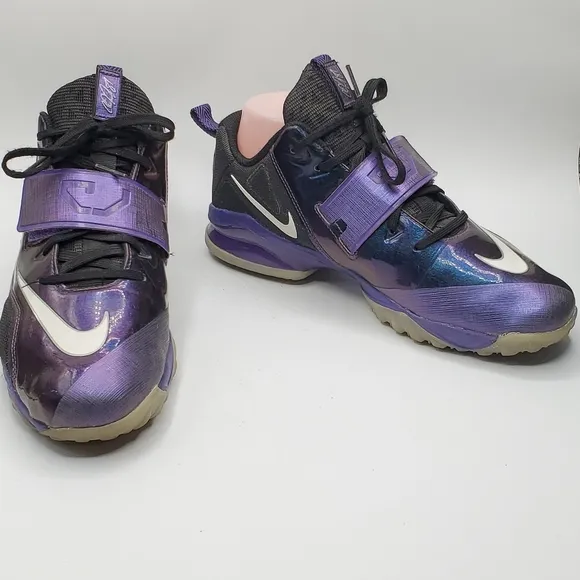 Nike / Calvin Johnson) 2 Galaxy Glow sneakers  6.5 Y