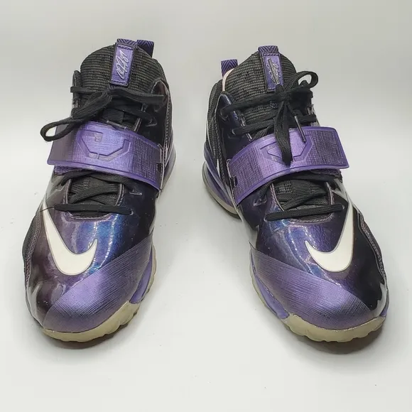 Nike / Calvin Johnson) 2 Galaxy Glow sneakers  6.5 Y