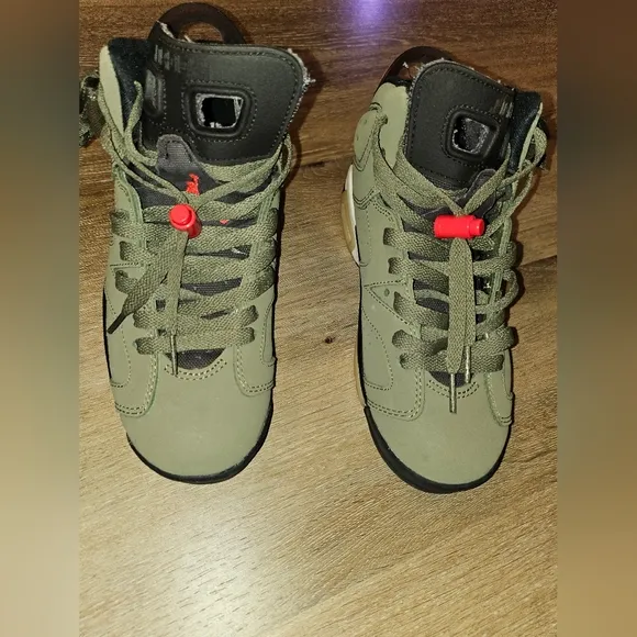 NIKE HIGH TOPS KIDS SIZE 7  👟 GREAT CONDITION 👍