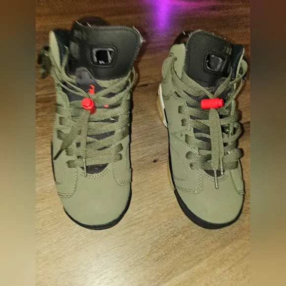 NIKE HIGH TOPS KIDS SIZE 7  👟 GREAT CONDITION 👍