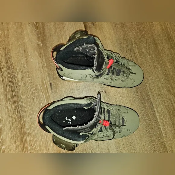 NIKE HIGH TOPS KIDS SIZE 7  👟 GREAT CONDITION 👍