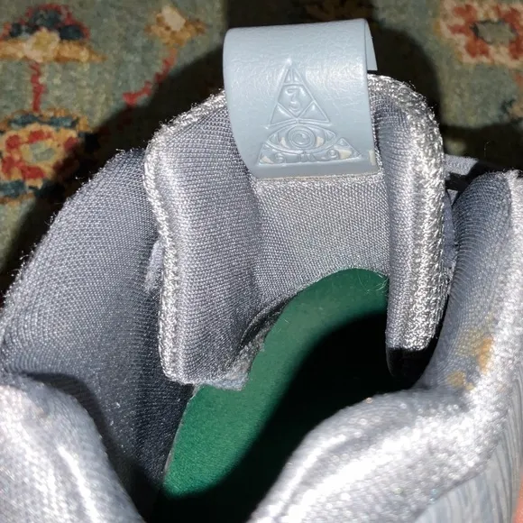 Nike Kyrie 4 Mens 8.5 Youth Size 7 Grey Sneakers Guardians Mid High Shoes