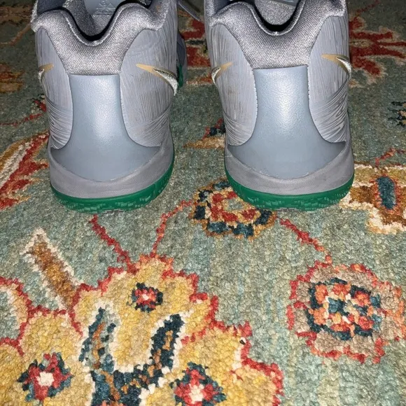 Nike Kyrie 4 Mens 8.5 Youth Size 7 Grey Sneakers Guardians Mid High Shoes