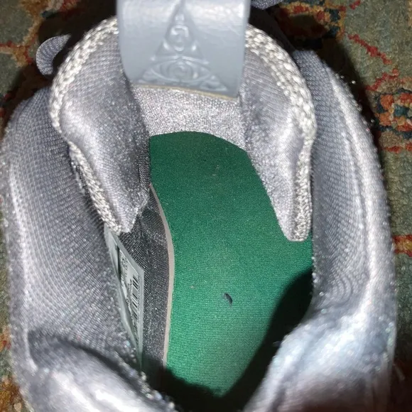 Nike Kyrie 4 Mens 8.5 Youth Size 7 Grey Sneakers Guardians Mid High Shoes