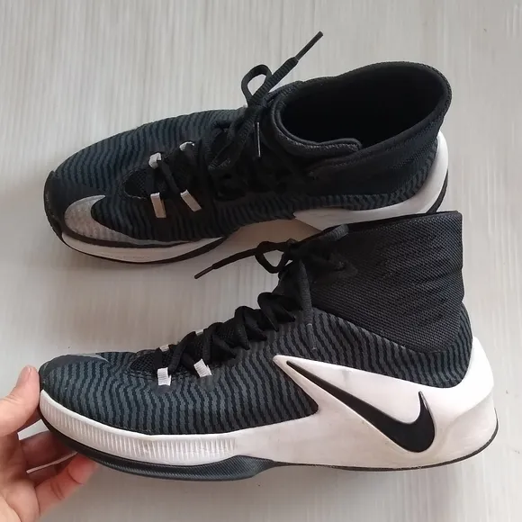 NIKE zoom clear out basketball shoes 84437-002