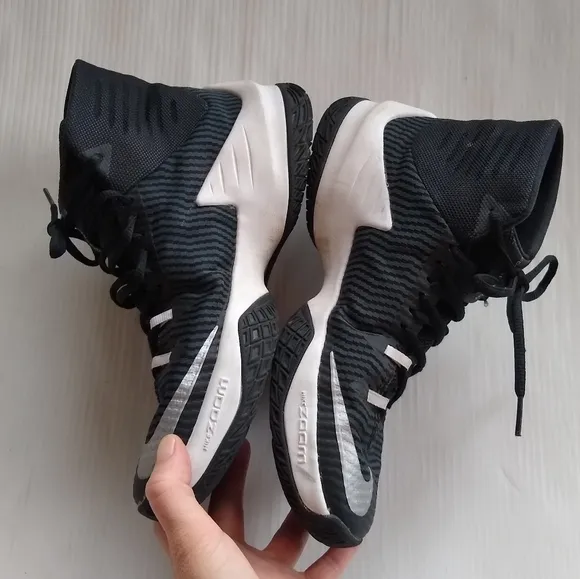 NIKE zoom clear out basketball shoes 84437-002