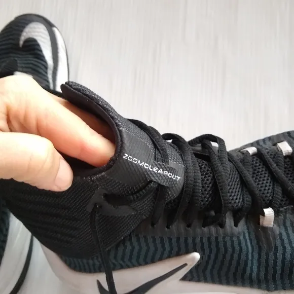 NIKE zoom clear out basketball shoes 84437-002