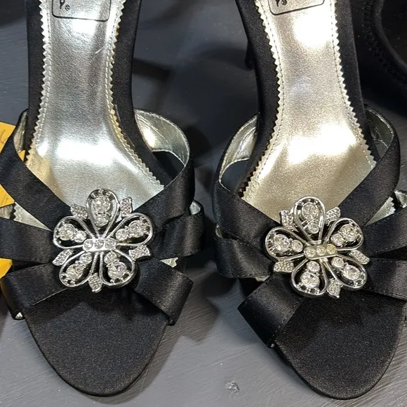Nina Ricci The touch of Nina kitten heals blk silver jeweled slip on heel shoes
