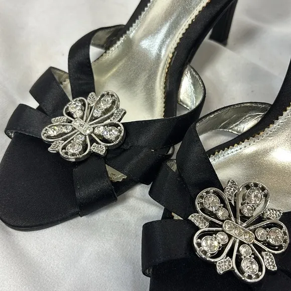 Nina Ricci The touch of Nina kitten heals blk silver jeweled slip on heel shoes