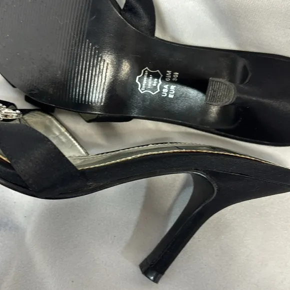 Nina Ricci The touch of Nina kitten heals blk silver jeweled slip on heel shoes