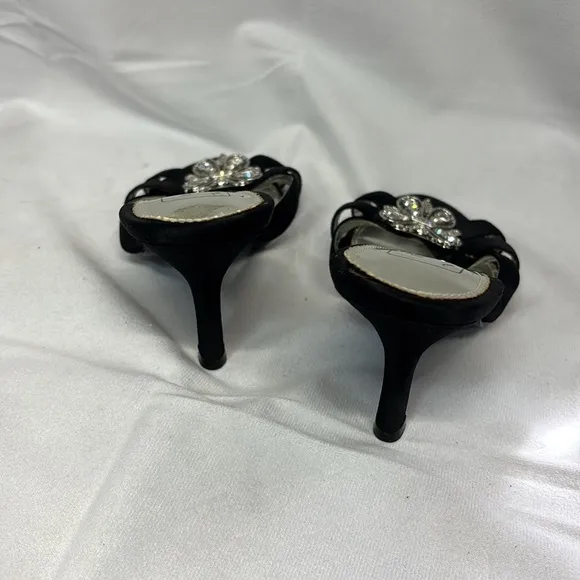 Nina Ricci The touch of Nina kitten heals blk silver jeweled slip on heel shoes