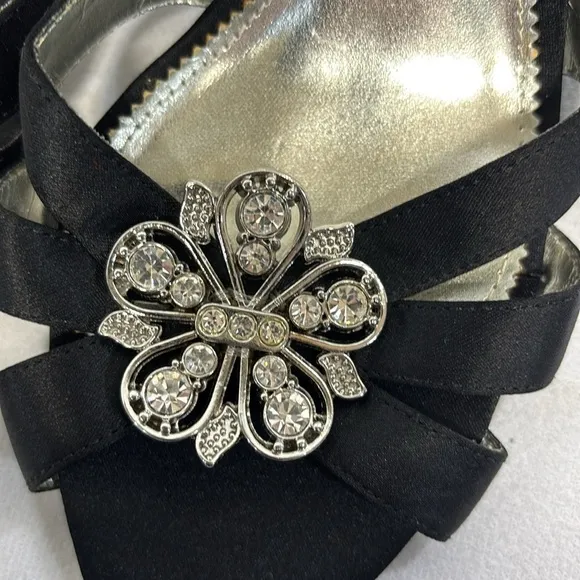 Nina Ricci The touch of Nina kitten heals blk silver jeweled slip on heel shoes