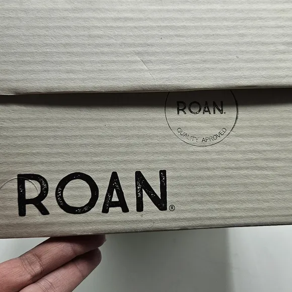 NWB Mens Roan Tobias shoes size 9.5
