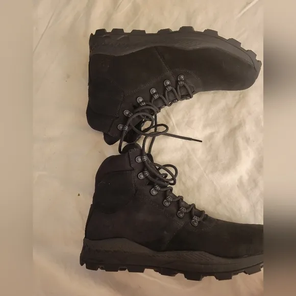 NWOB!  TIMBERLAND  Size 13... Men's black suede boots