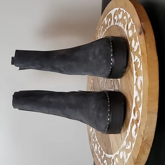 NWOB ~ Vince Camuto Madisha Suede Chelsea Lug Boots w/Silver HW Edgy Look e-girl