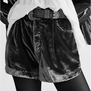 NWOT Free People Sky’s the Limit Velvet Shorts Size XS Black Z536