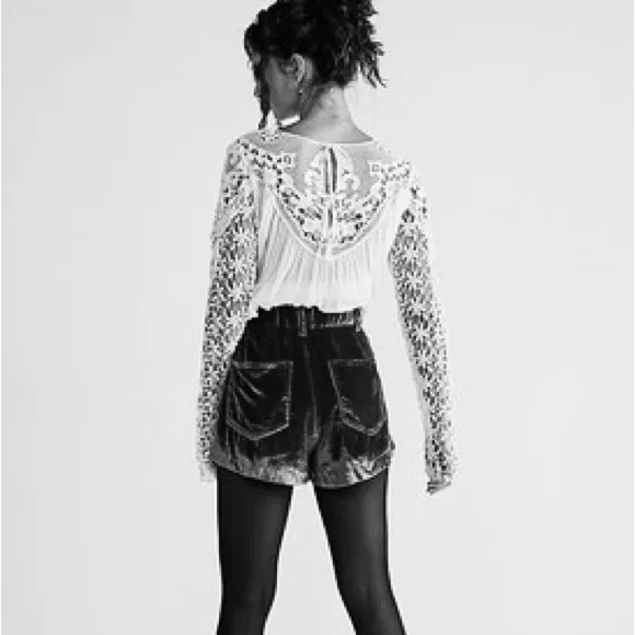 NWOT Free People Sky’s the Limit Velvet Shorts Size XS Black Z536