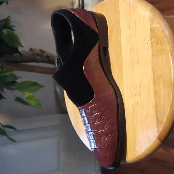 NWOT Men's faux leather and suede shoe