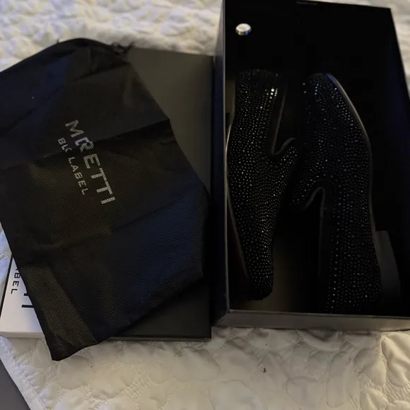 NWT —🔥🔥Black Slip-On Loafers with Plush Finish