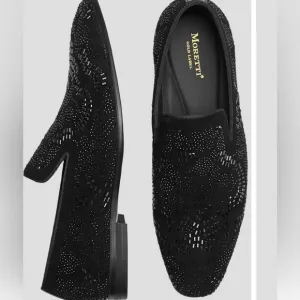 NWT —🔥🔥Black Slip-On Loafers with Plush Finish