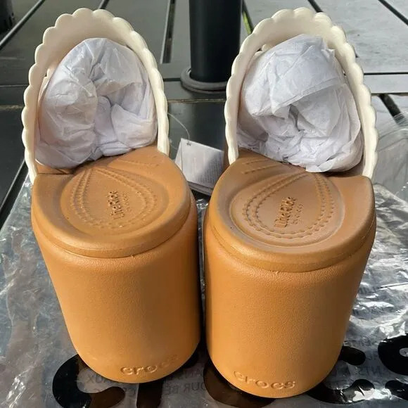NWT Crocs Brooklyn Woven Sandals
