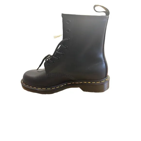 NWT Dr Martens AirWair Boot Unisex Size US 8 Black 11821006 Classic Lace-up