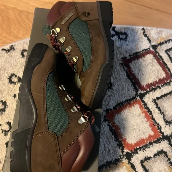 NWT Kids Timberland nubuck field boots brown   green sz 2