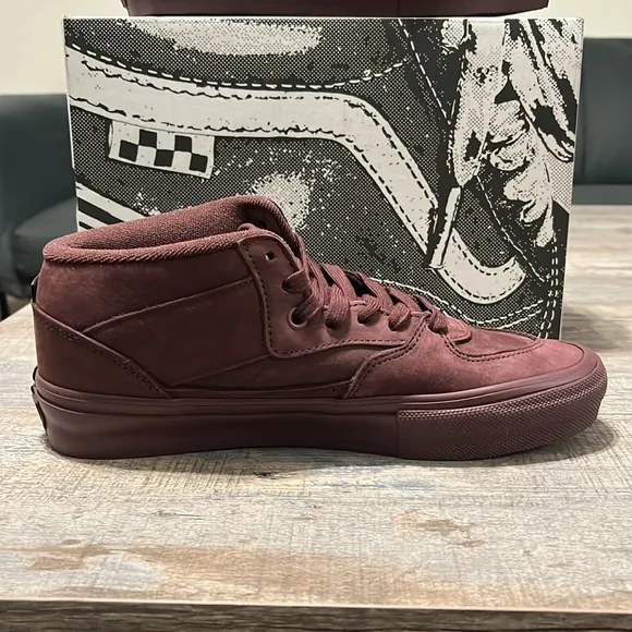 NWT Skate Half Cab Mono Men's Shoes - Brown/Burgundy - VN0A5FCDCHC